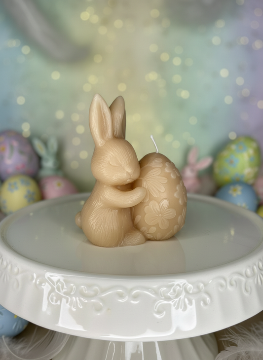 "Abbraccio di Pasqua" – Coniglietto e Uovo Floreale