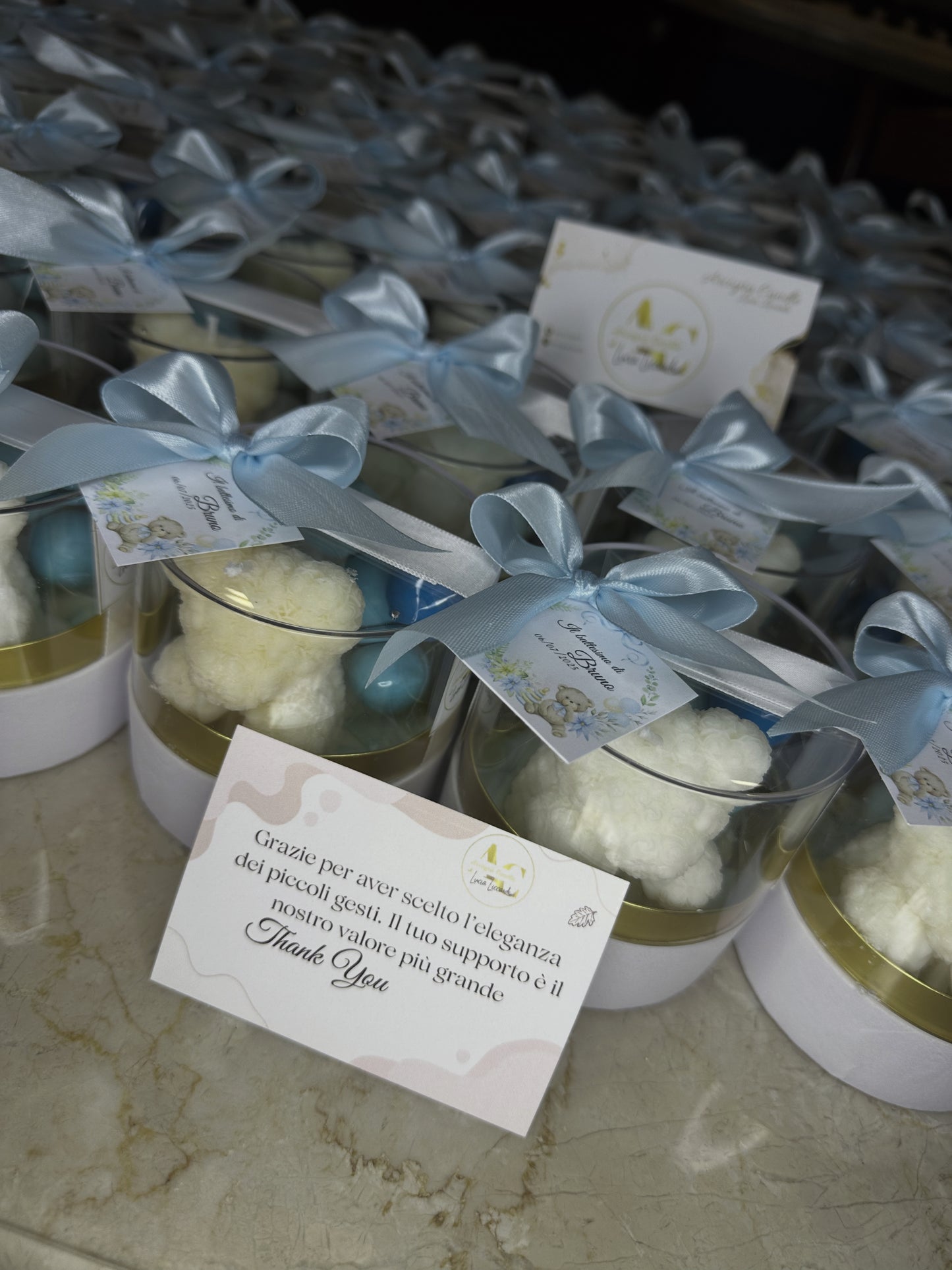 Orsetto di Rose in Cera – Candela Artigianale con Fiocco